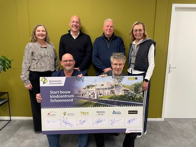 Symbolische ondertekening bouwbord nieuwbouw KC Schoonoord